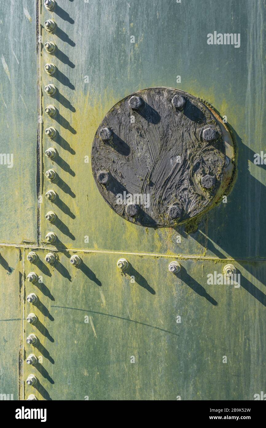 Pressure vessel bolts hires stock photography and images Alamy
