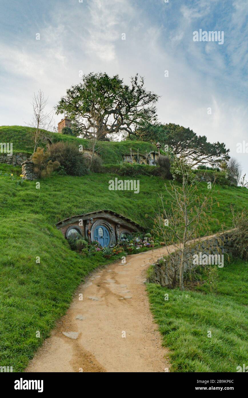 The path leading to Bag End at the Hobbiton Movie Set, New Zealand Stock Photo