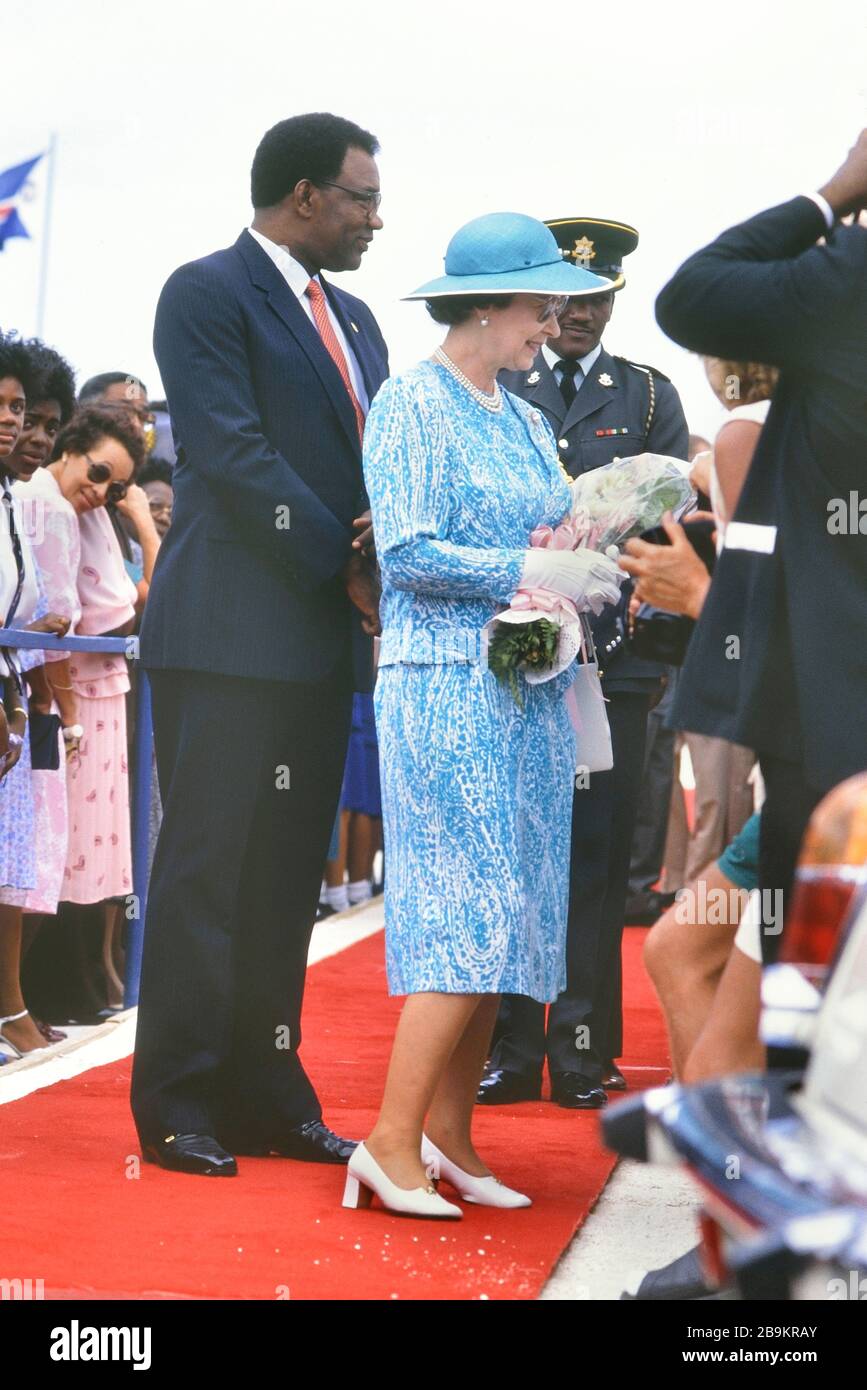 Queen Elizabeth II visit to Queen's College to officiate at a stone ...