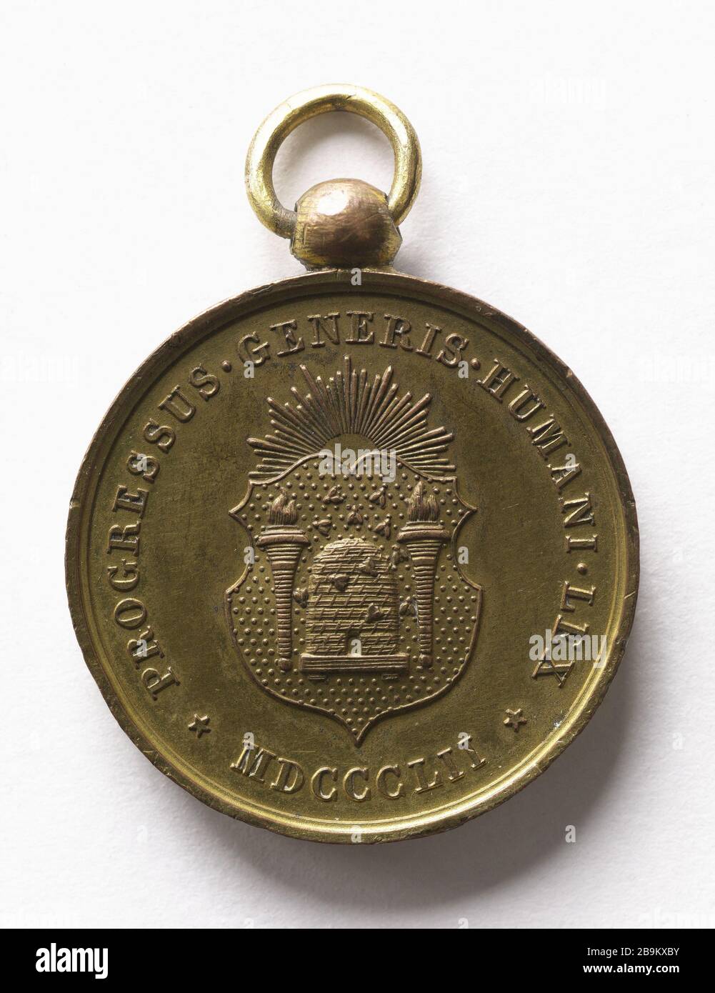 Medal of Honor of Merit offered to men useful by the Historical Institute of the national exhibitions and universal, 1852 Médaille d'honneur du mérite offerte aux hommes utiles par l'Institut historique des expositions nationales et universelles. Etain doré, 1852. Paris, musée Carnavalet. Stock Photo