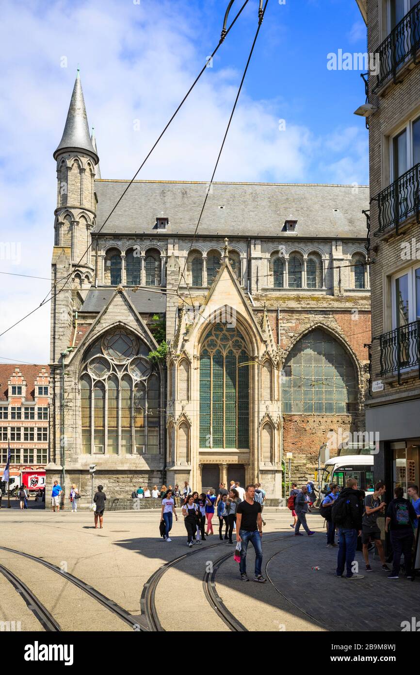 Picture rails hi-res stock photography and images - Alamy