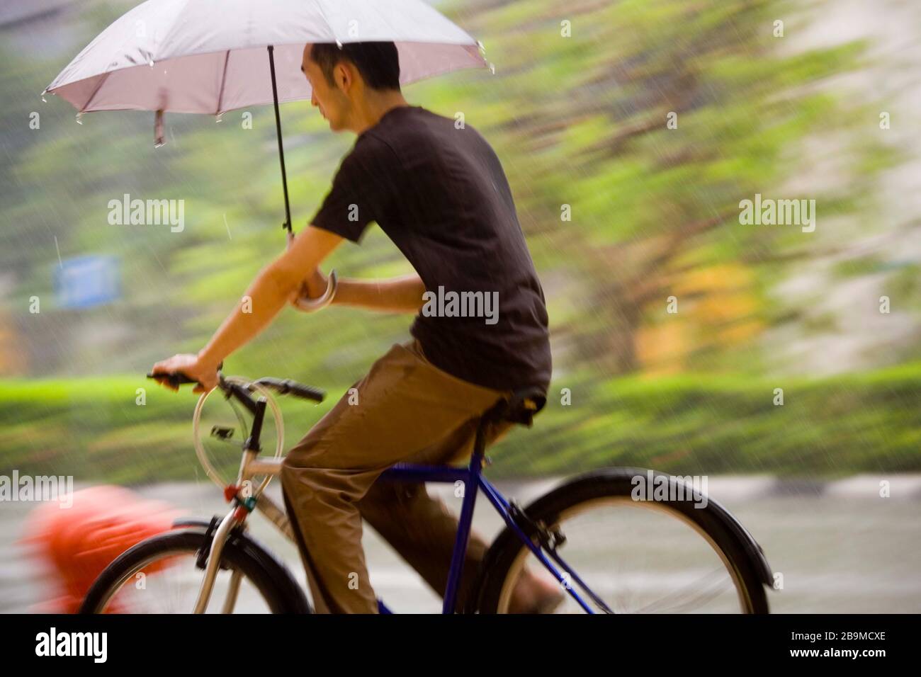 Men riding a bike street singapore asia hi-res stock photography and ...