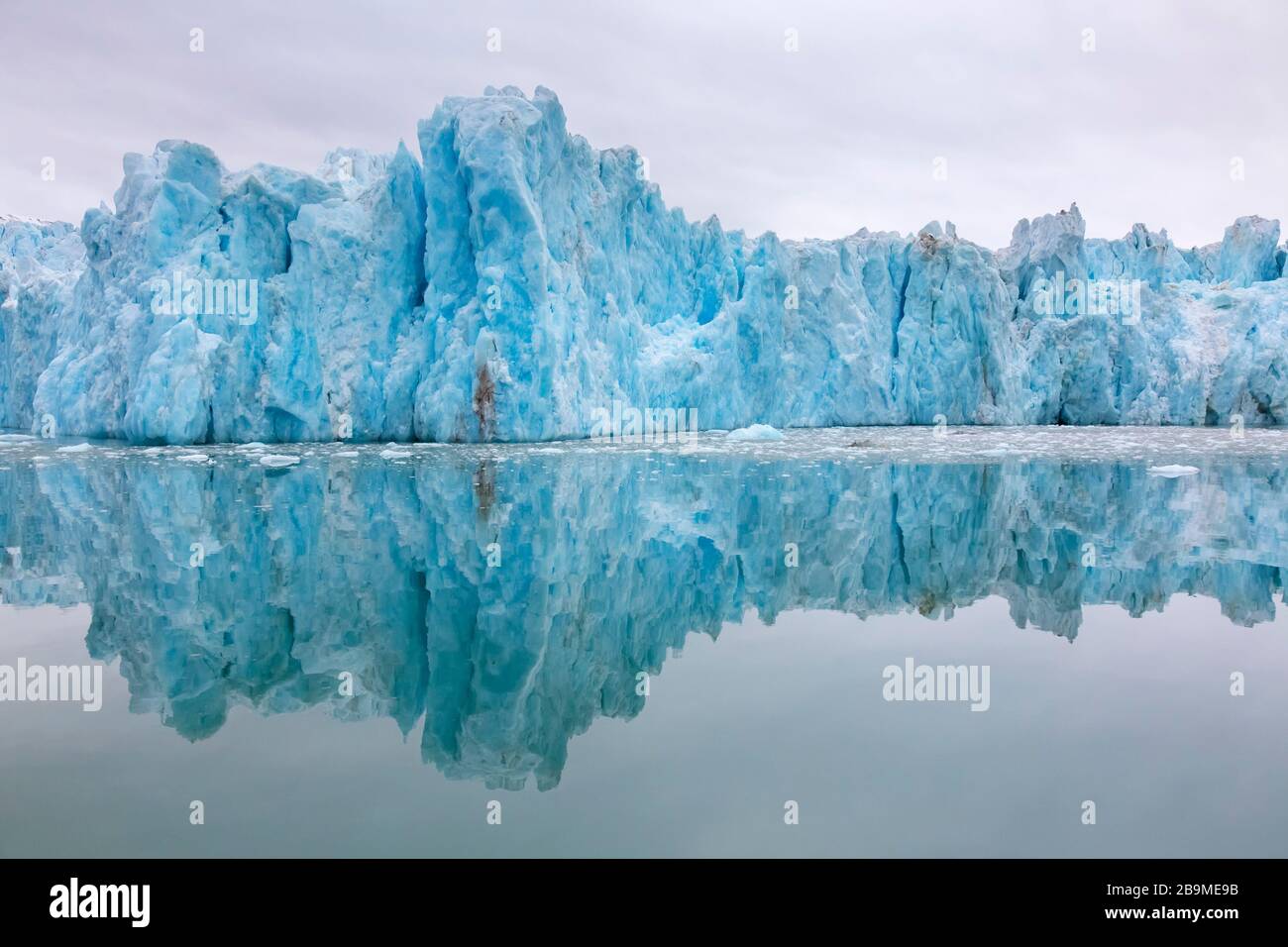 Monacobreen, glacier in Haakon VII Land which debouches into Liefdefjorden, Spitsbergen / Svalbard, Norway Stock Photo