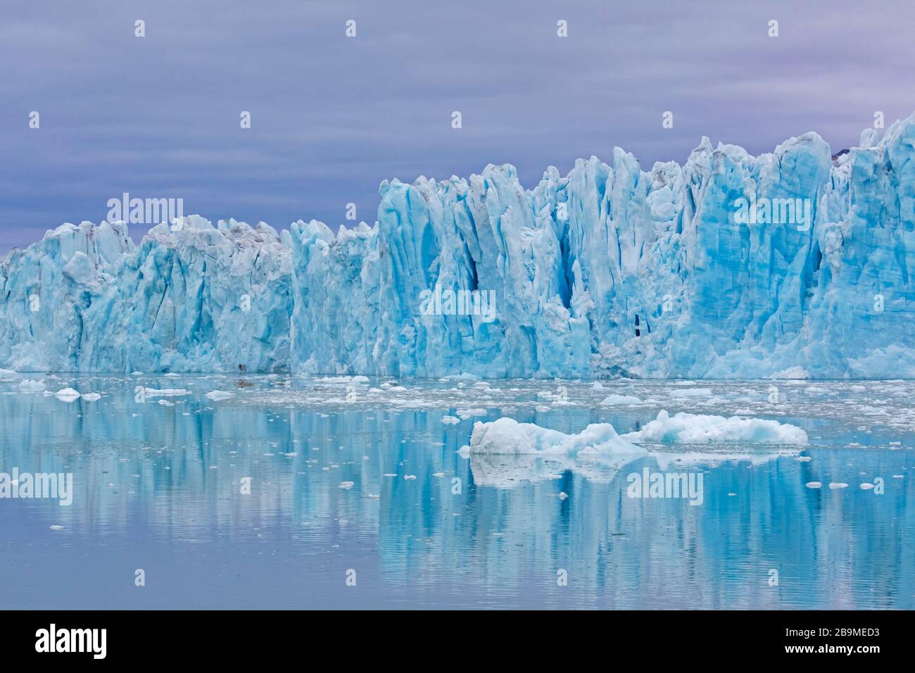 Monacobreen, glacier in Haakon VII Land which debouches into Liefdefjorden, Spitsbergen / Svalbard, Norway Stock Photo