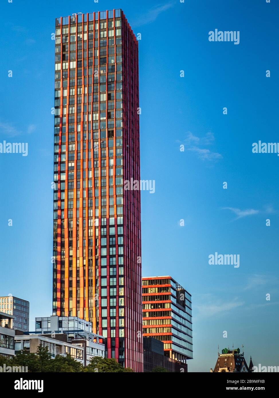 The Red Apple Skyscraper in Rotterdam NL. 40 storey residential skyscraper, cmpleted 2009, Architect  KCAP Architects & Planners and Jan des Bouvrie Stock Photo