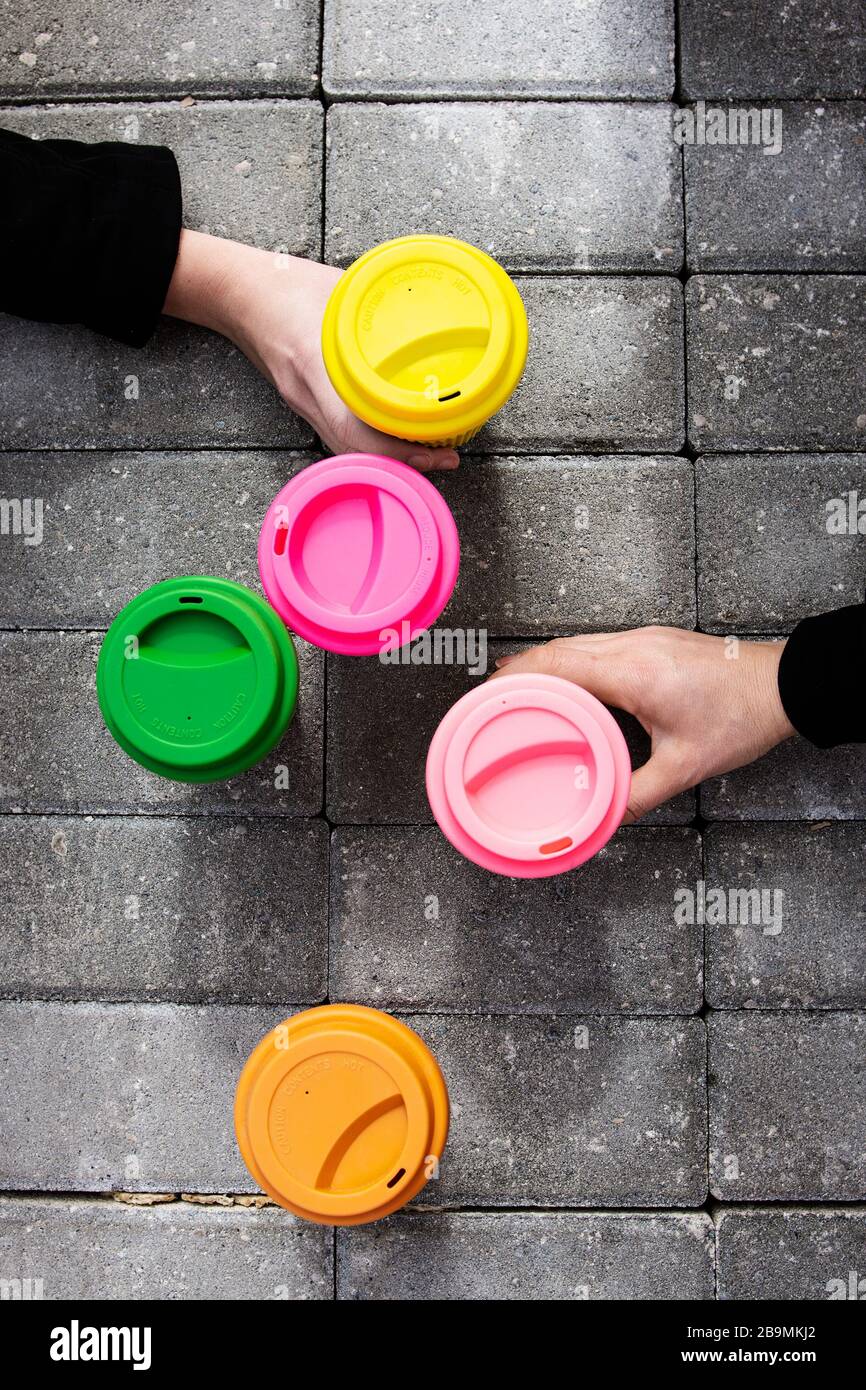 https://c8.alamy.com/comp/2B9MKJ2/bamboo-reusable-coffee-or-tea-cups-mugs-with-multicolor-silicone-cap-2B9MKJ2.jpg