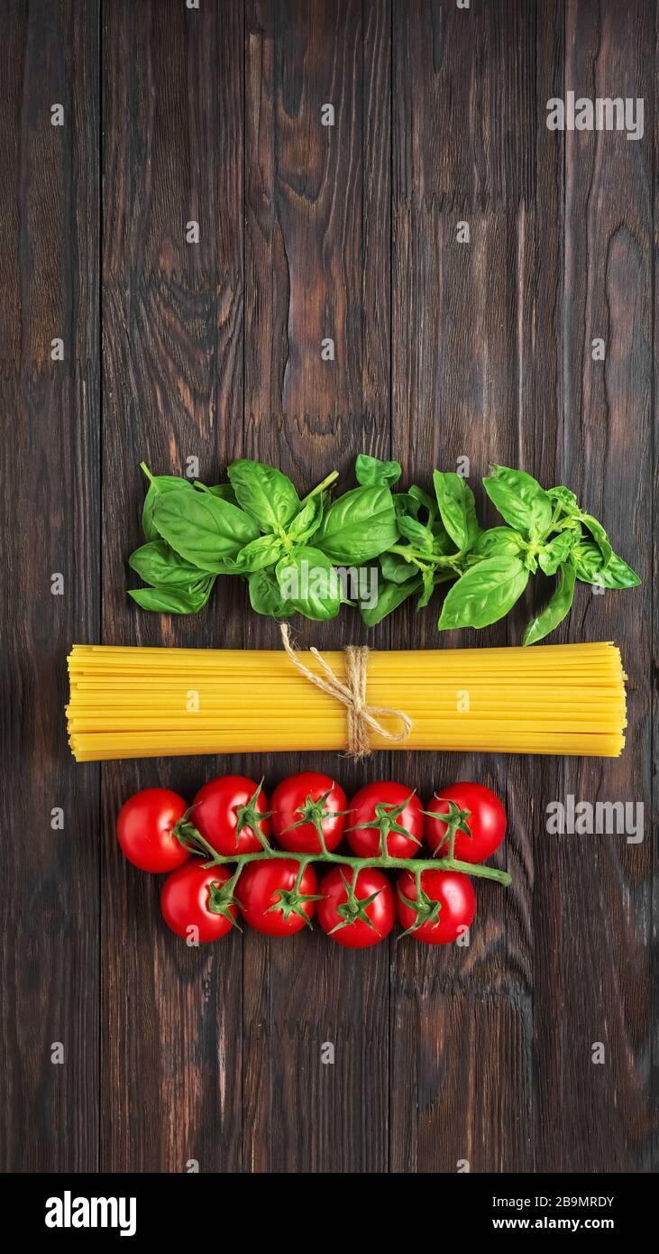 Cooking authentic Italian pasta. Spaghetti Ingredients Stock Photo Alamy