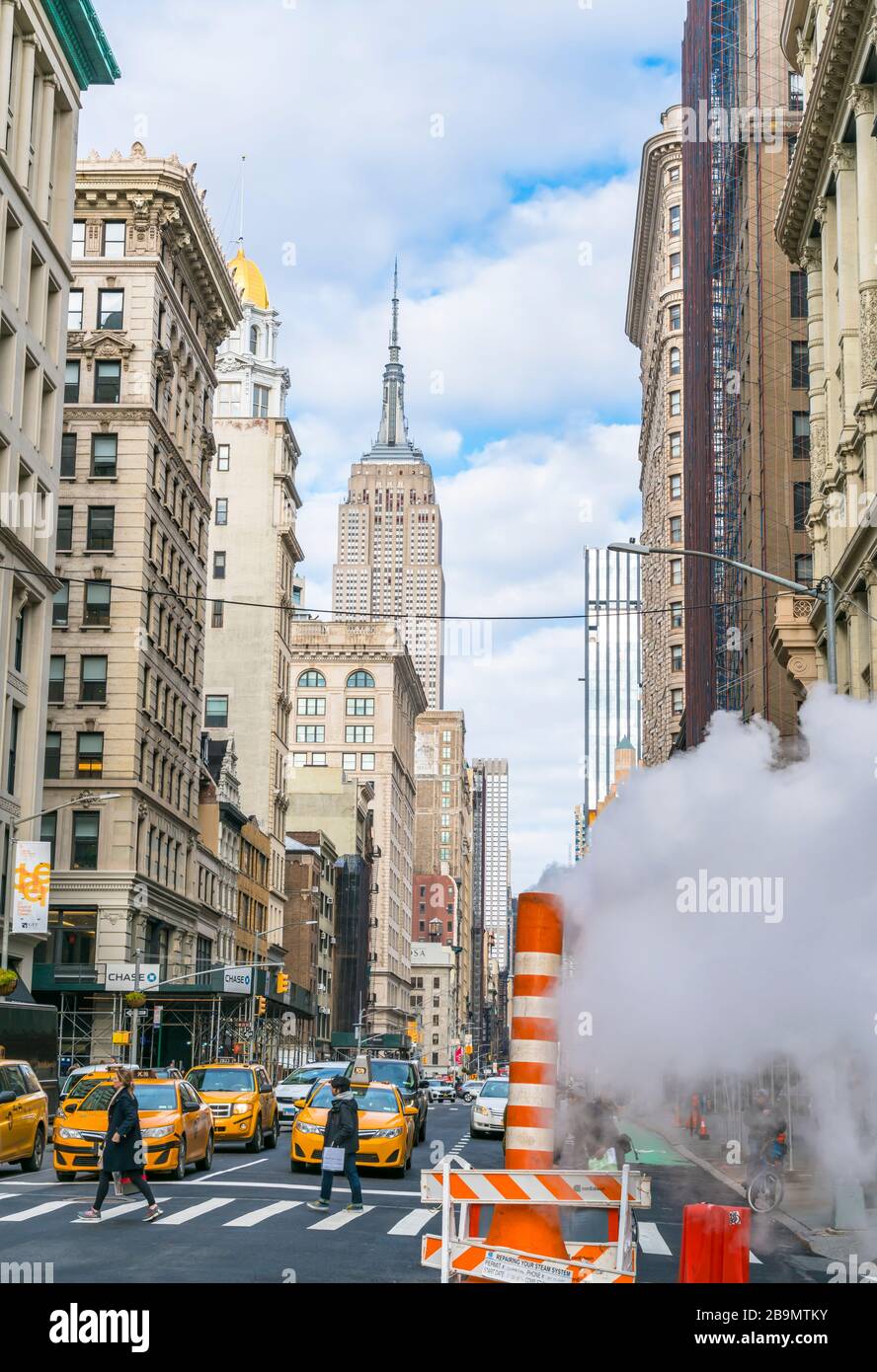 The steam rises and drifts among the Midtown Manhattan buildings in New ...