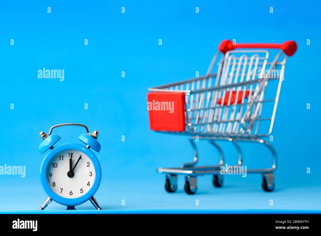 Place in grocery cart hires stock photography and images Alamy