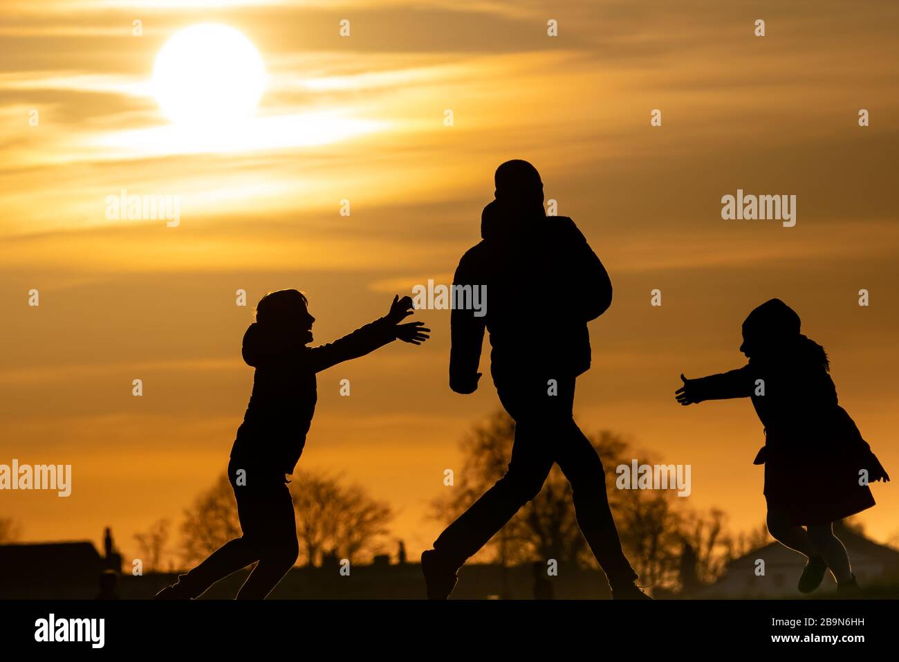 London, UK. 24th March, 2020. Coronavirus: A family plays together in ...