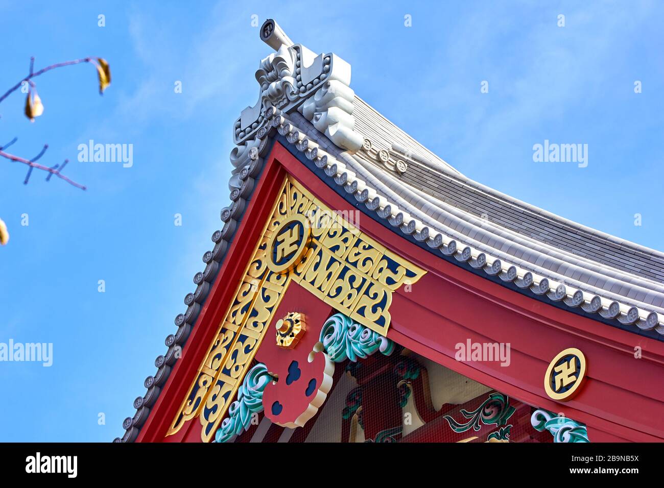 Nice decorated temple roof in Tokyo Stock Photo