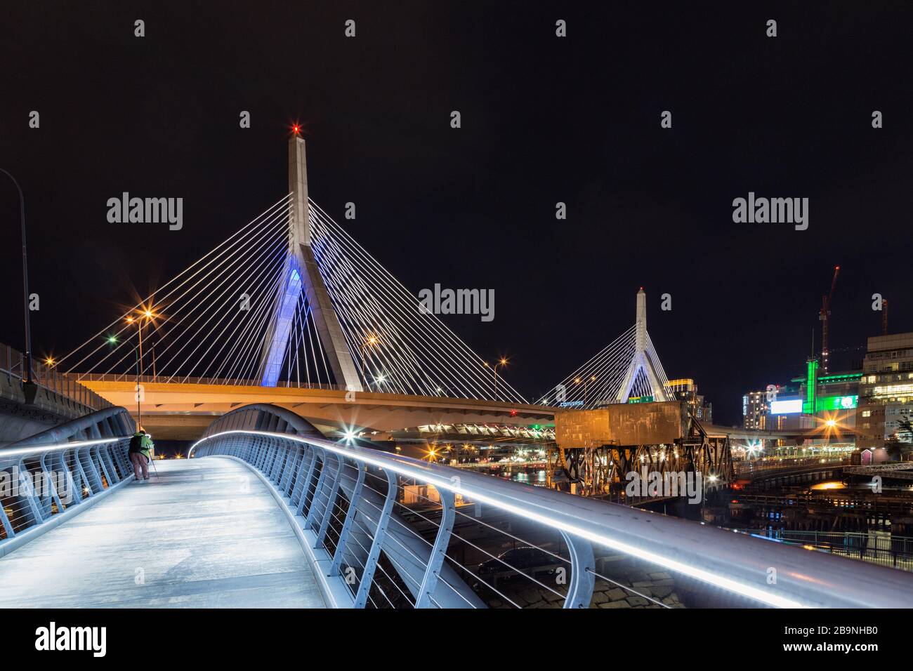Leonard p zakim bunker hill memorial bridge hi-res stock photography ...