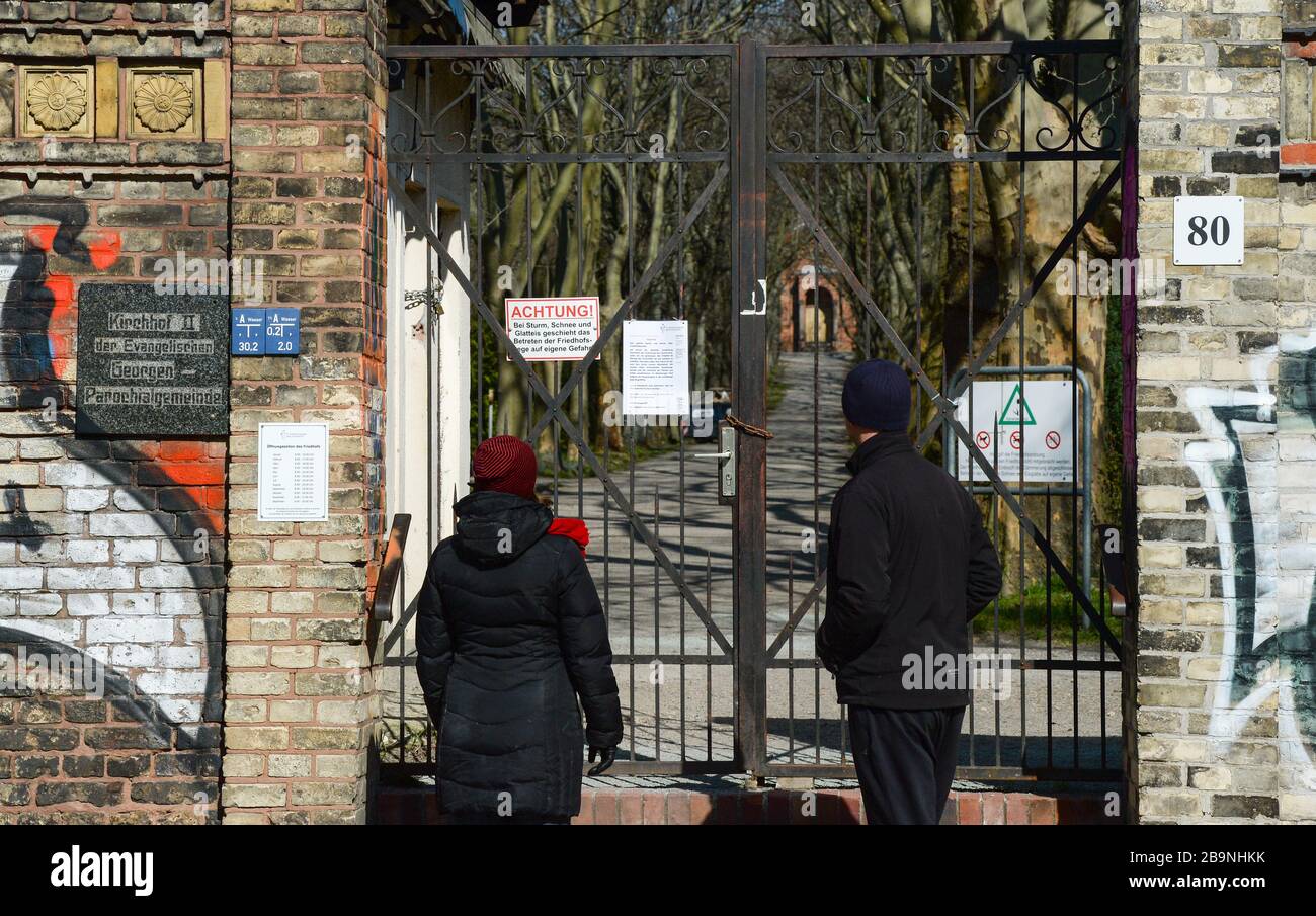 Berlin, Germany. 24th Mar, 2020. The gate to the cemetery Kirchhof II of the Protestant Georgen Parochial Community is closed. In Berlin a total of 46 Lutheran cemeteries are closed to the public. Burials continue to take place with restrictions. Credit: Jens Kalaene/dpa-Zentralbild/ZB/dpa/Alamy Live News Stock Photo