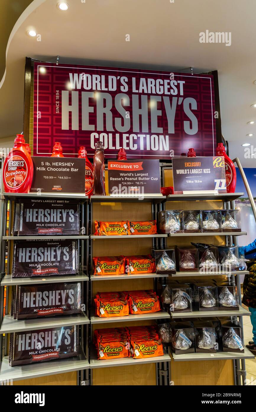 HERSHEY'S 、ハーシーズディスプレイ Reese's-Hershey's Candy Duet Display – Fixtures Close Up