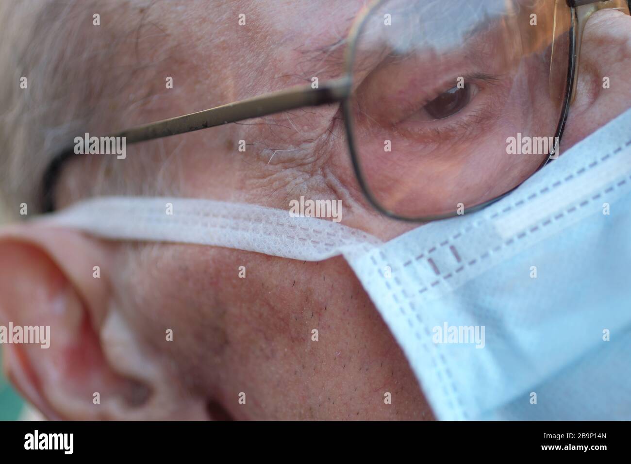 Surgical equipment old hi-res stock photography and images - Alamy