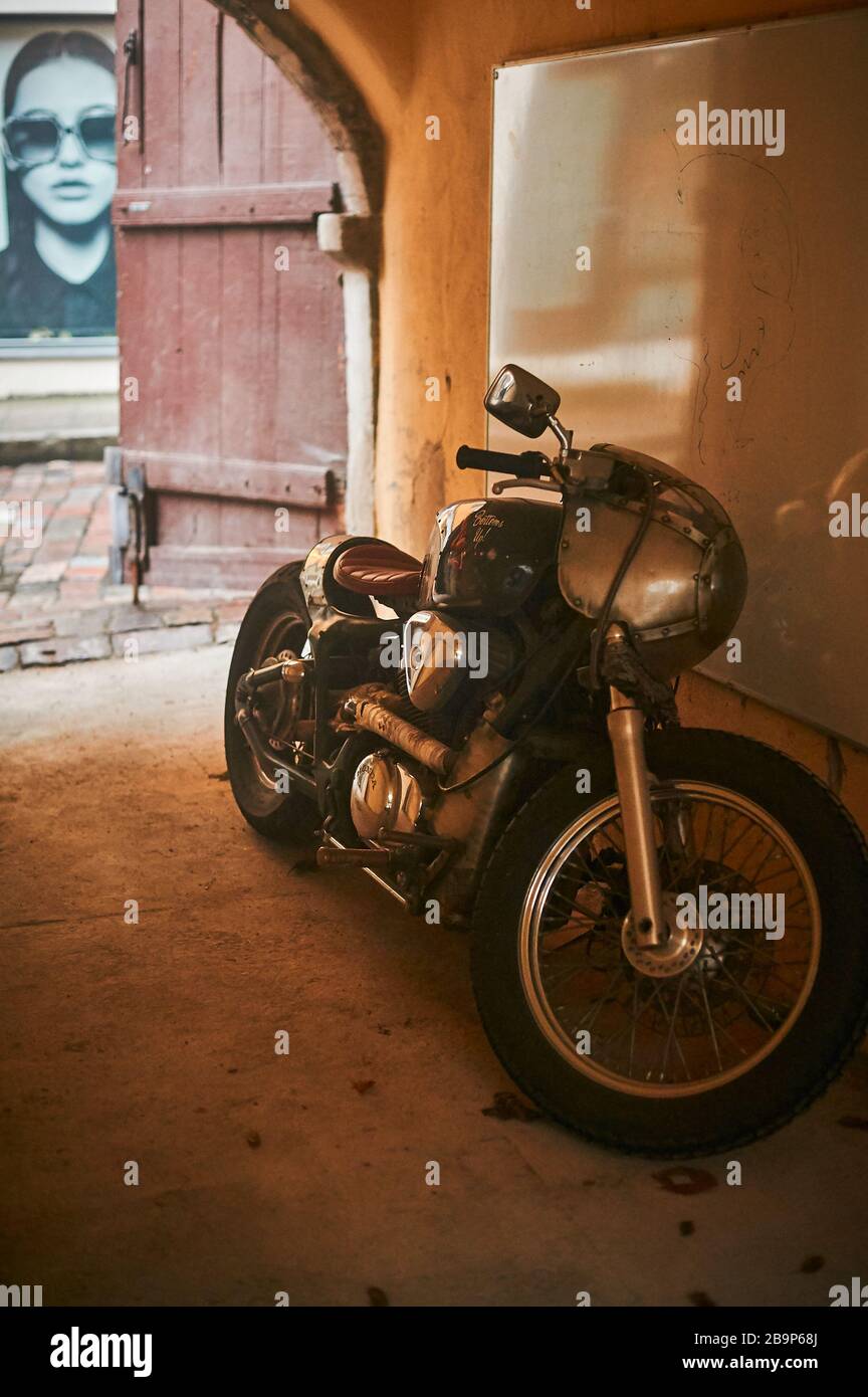 Built cafe racer hi-res stock photography and images - Alamy