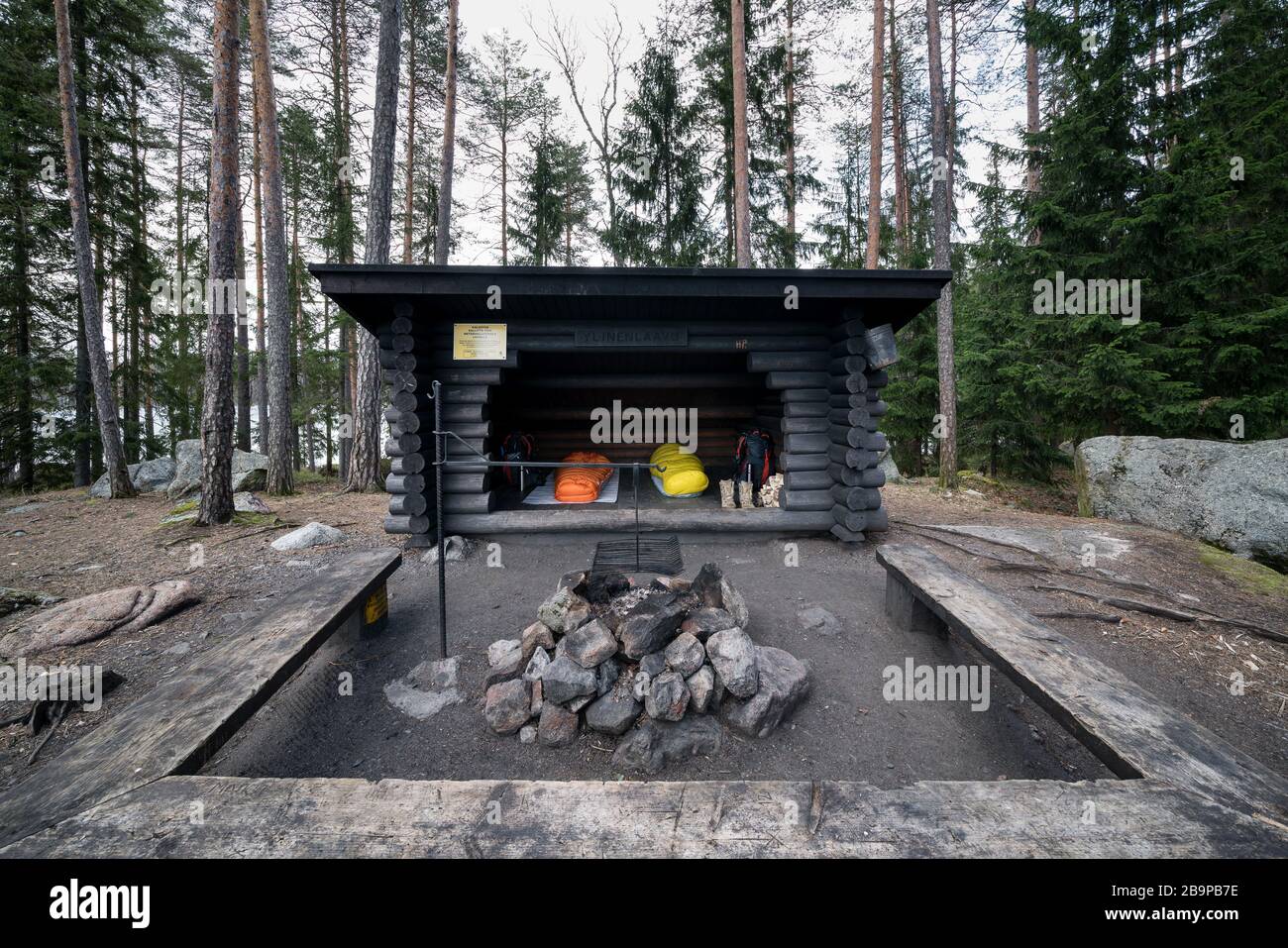 Ylinenlaavu ylinen niemisjärvi lean to hi-res stock photography and images  - Alamy