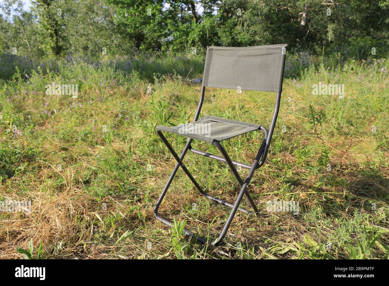 Green folding chair on grass hi-res stock photography and images - Alamy