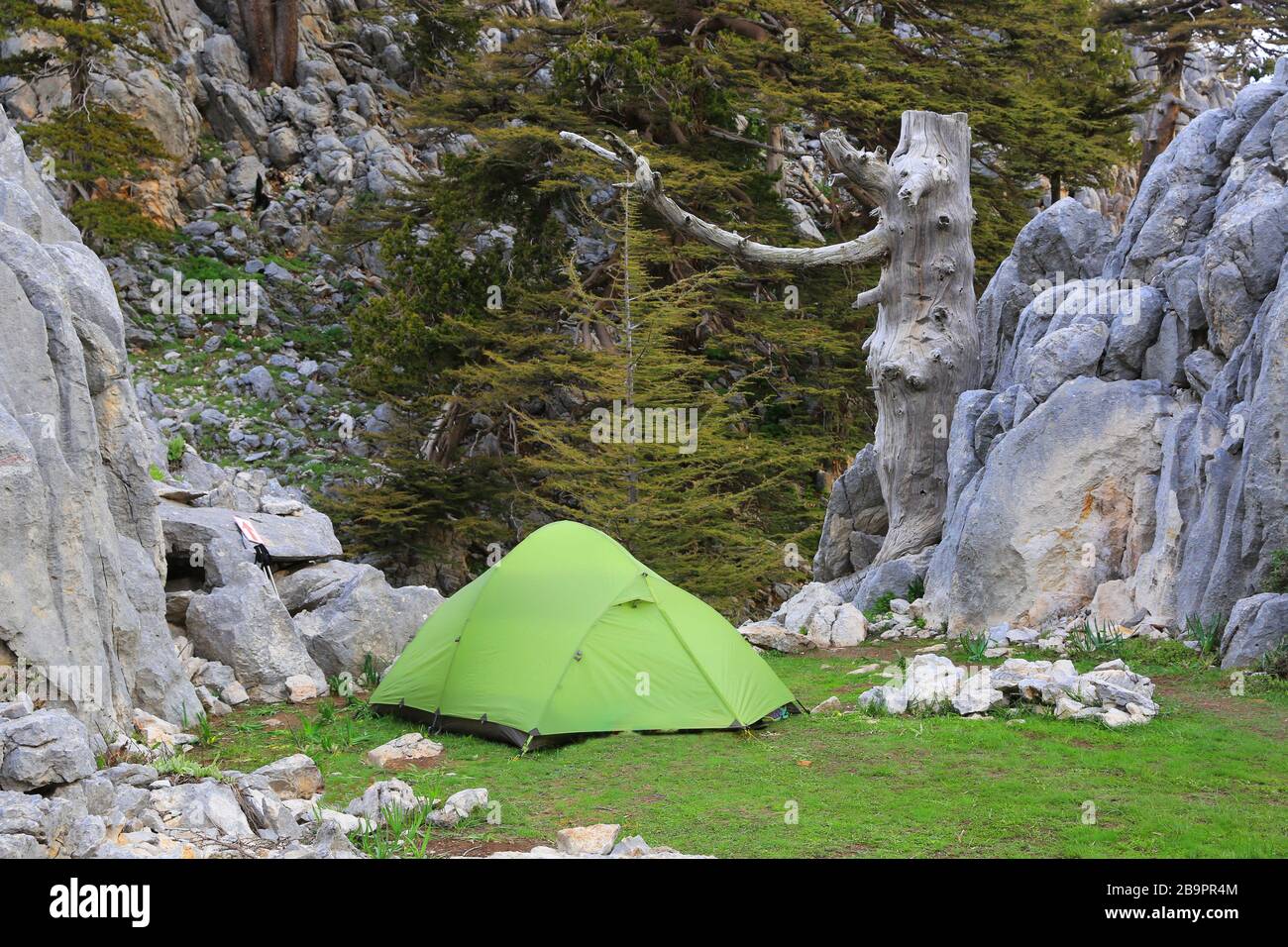 Green tent in mountains hi-res stock photography and images - Alamy
