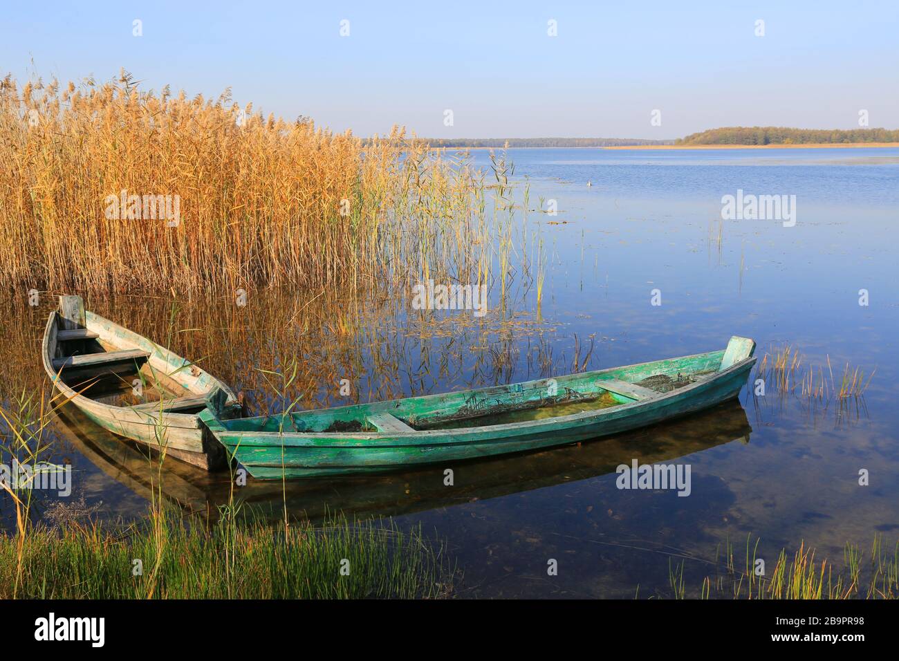 Boats on lake water hi-res stock photography and images - Alamy
