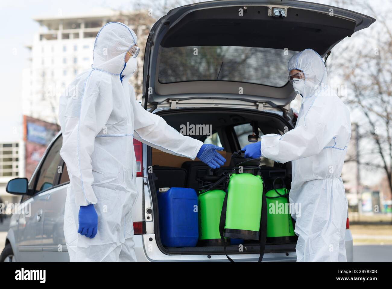 Biohazard suits hi-res stock photography and images - Alamy