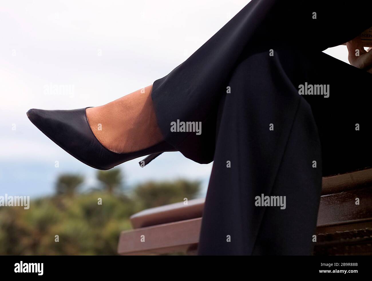 woman, legs crossed at knee Stock Photo Alamy