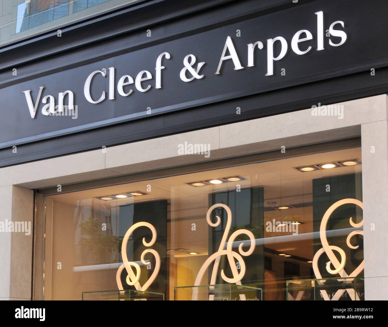 Van Cleef & Arpels, Hong Kong island, China Stock Photo - Alamy