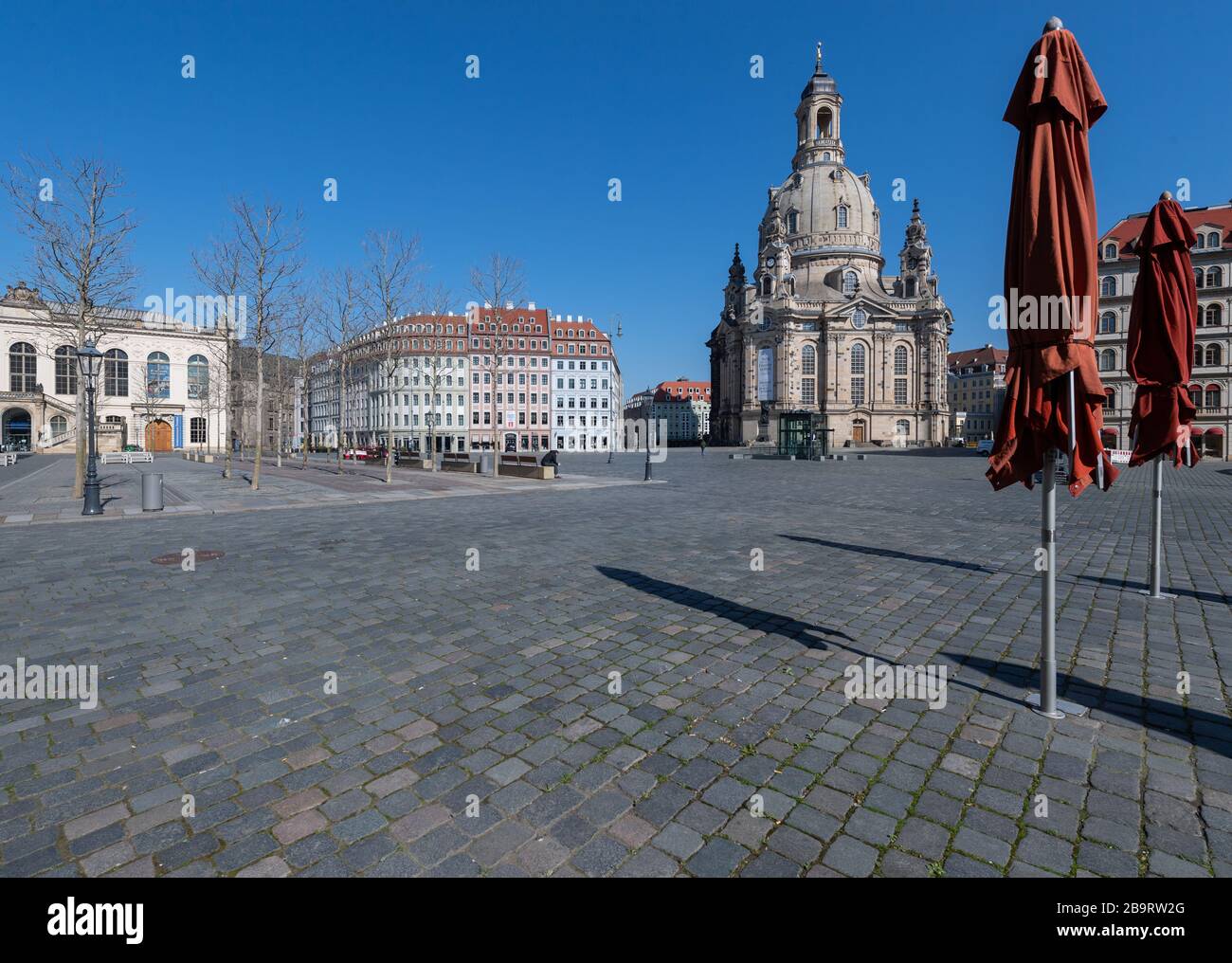 Dresden, Germany. 25th Mar, 2020. The Neumarkt in front of the Frauenkirche is deserted. To contain the coronavirus, Saxony now bans all gatherings of three or more people in public. Credit: Robert Michael/dpa-Zentralbild/dpa/Alamy Live News Stock Photo
