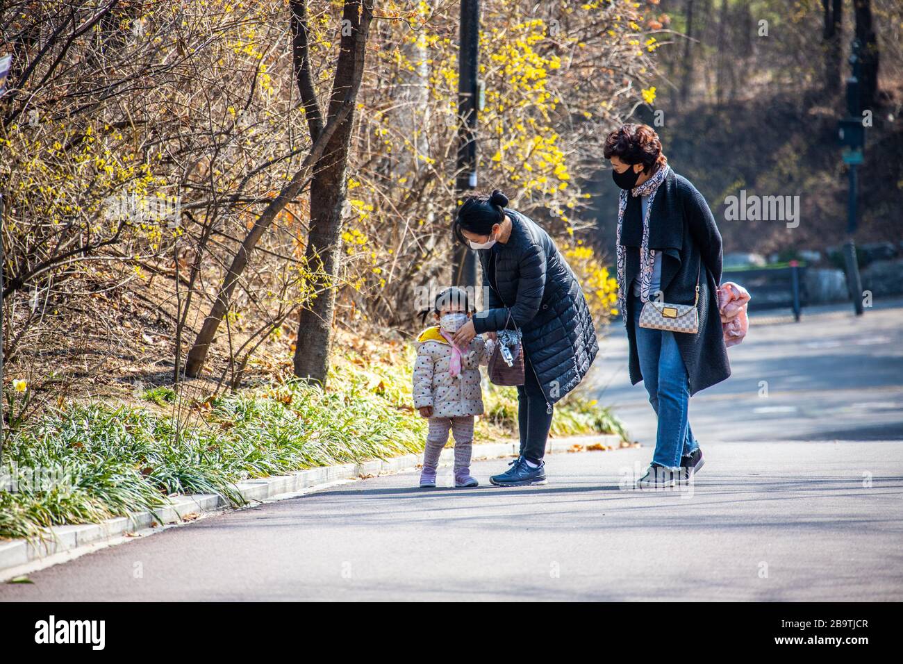 Young girl and parents wearing facemasks during the Coronavirus pandemic, Seoul, South Korea Stock Photo