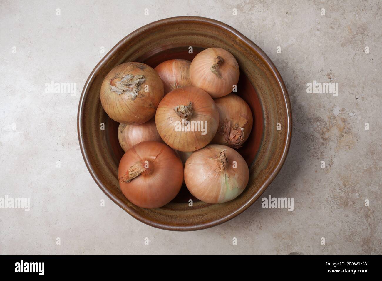 Peel onions hi-res stock photography and images - Alamy