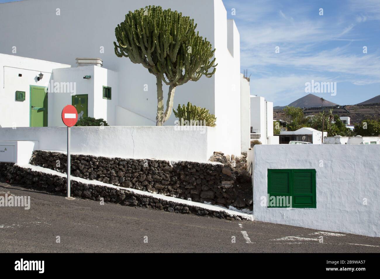 Houses and walled gardens on the edge of Uga town, Lanzarote, Canary Islands, Spain Stock Photo
