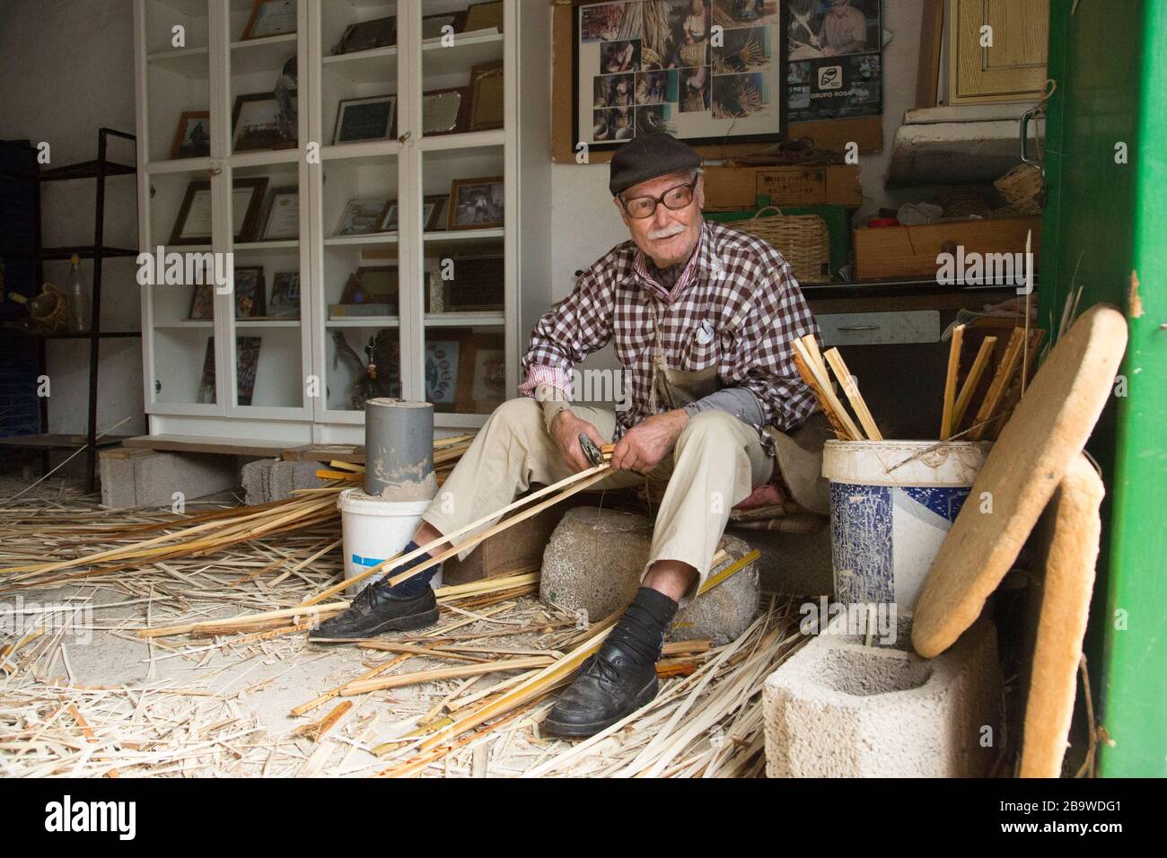 Eulogio Concepción, an elderly palm leaf weaver and basket maker in his workshop in Haria, Lanzarote, Canary Islands, Spain. Stock Photo
