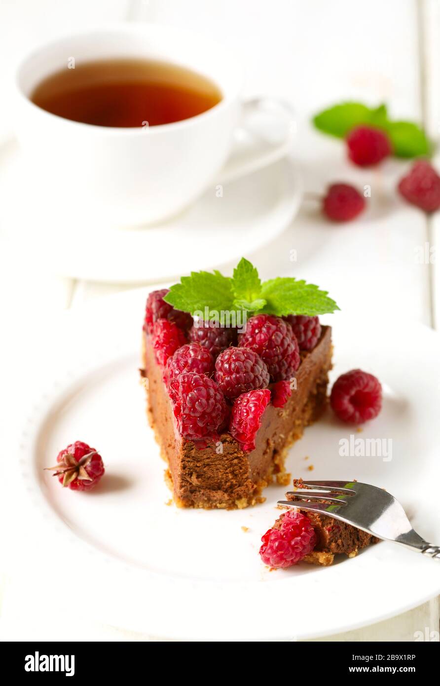 Chocolate cake with fresh raspberry Stock Photo - Alamy