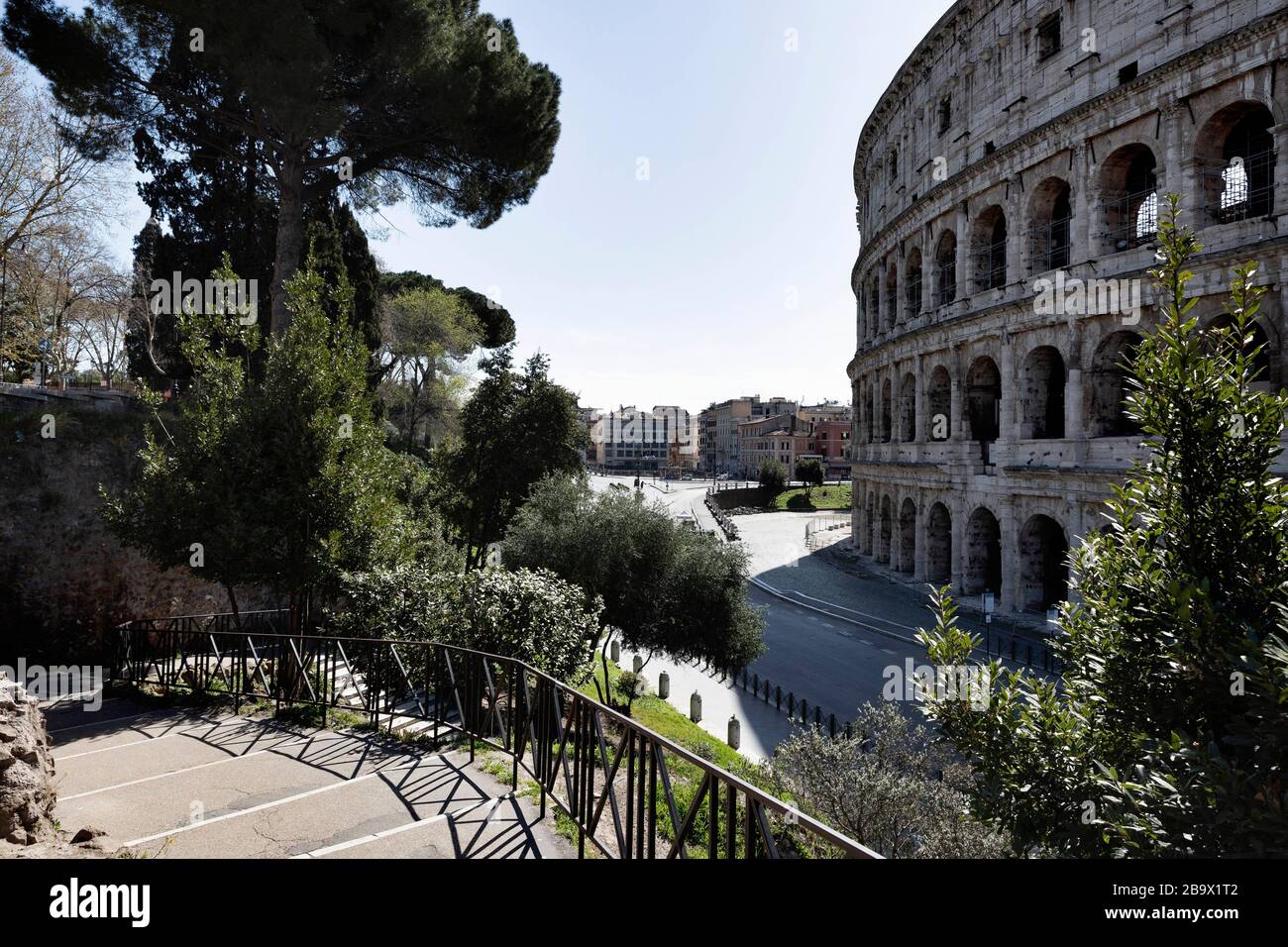 March 25, 2020, Roma, Roma, Italy: Coran Virus, COD-19, emergency in the streets of Roma..The Italian Government has adopted the measure of a national lockout by closing all activities, except for essential services in an attempt to fight Coronavirus (COVID-19) .All the city, as all the whole country, is under quarantine and the movement are restricted to the necessary. .The streets of the city are empty and controled by the amry. (Credit Image: © Matteo Trevisan/ZUMA Wire) Stock Photo