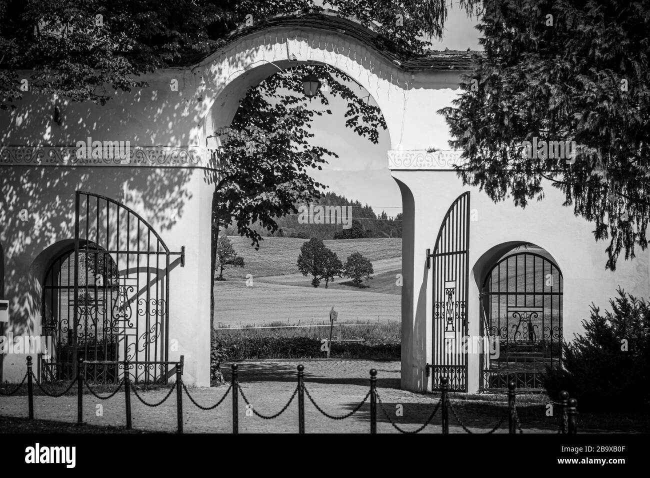 Black and white shot of a wide open gate Stock Photo - Alamy