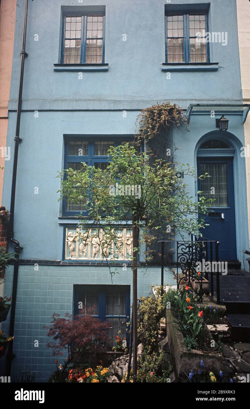 Knightsbridge house with basement, London, 1972 Stock Photo Alamy
