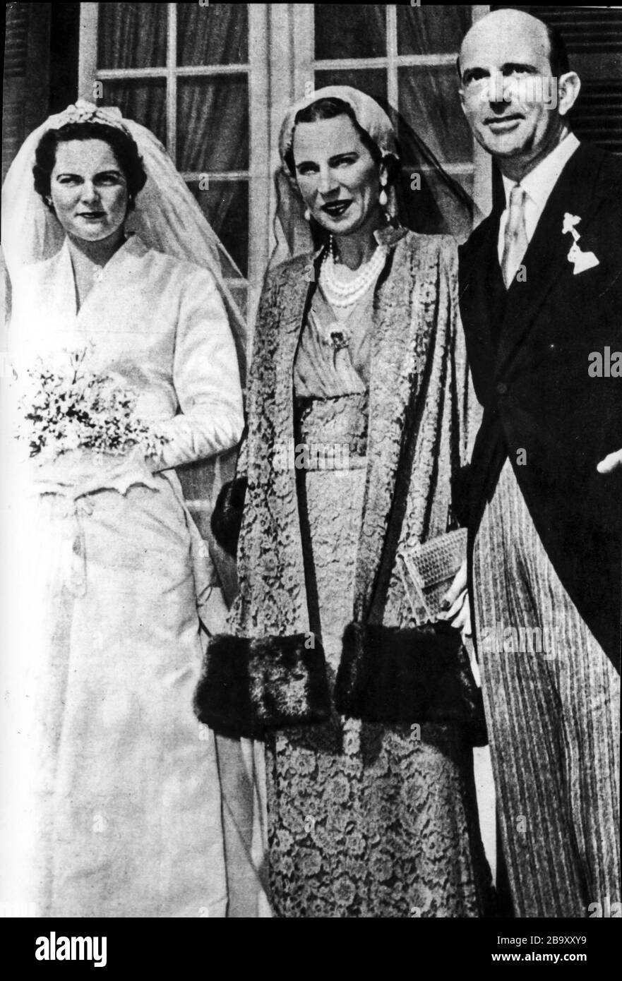 maria pia di savoia, the wedding day with parents, cascais, 1955 Stock Photo