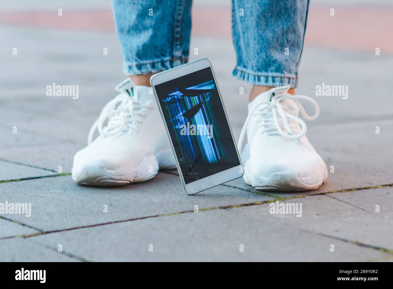 I smashed my screen and can't use the touchscreen. Is ... - Samsung uk