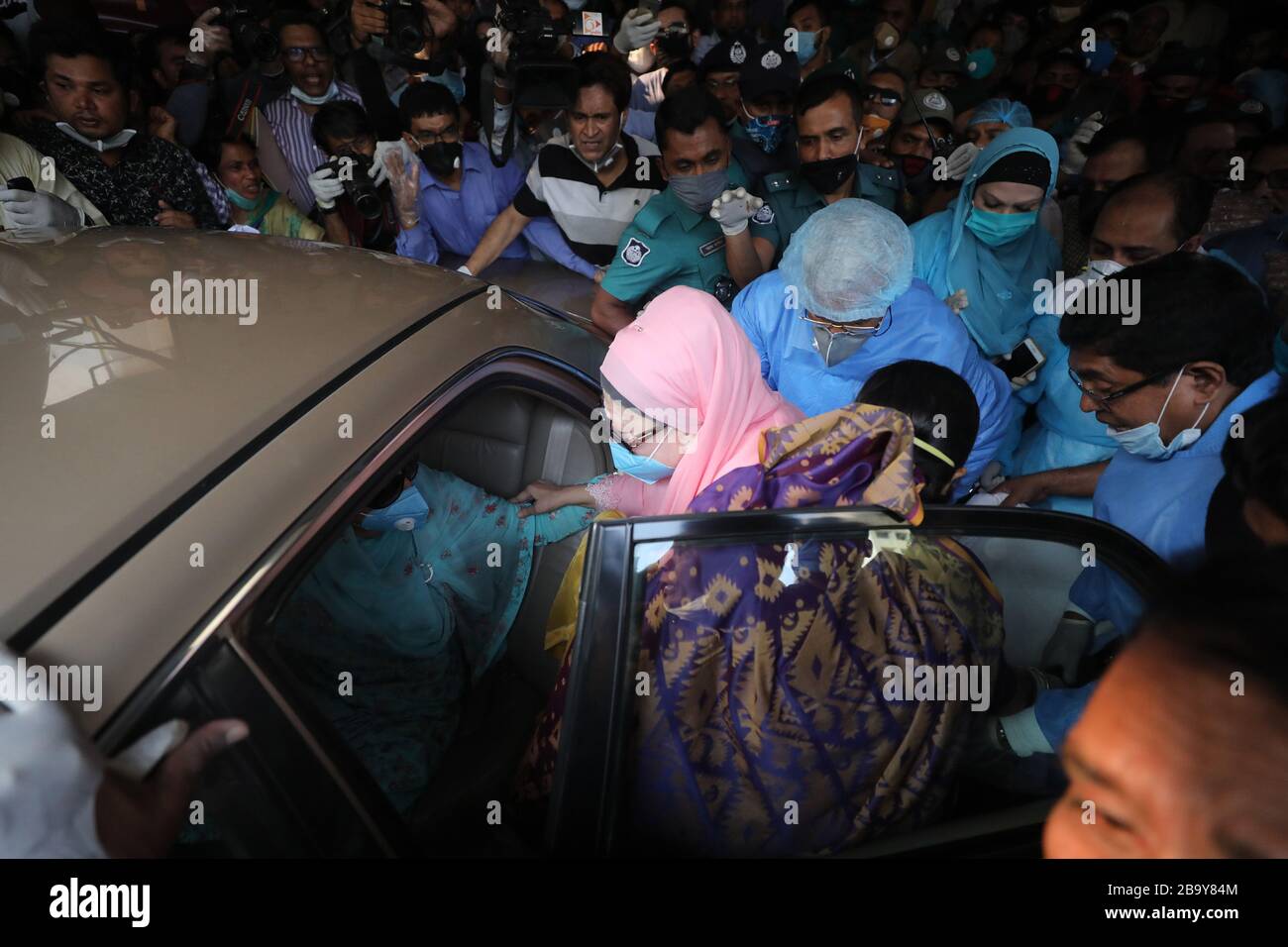 (200325) -- DHAKA, March 25, 2020 (Xinhua) -- Bangladeshi ex-Prime Minister Khaleda Zia in pink clothes leaves the Bangabandhu Sheikh Mujib Medical University (BSMMU) in Dhaka, Bangladesh, March 25, 2020. Khaleda Zia has been released from jail for six months on humanitarian grounds in light of the COVID-19 outbreak in the country.    Zia, also chairperson of Bangladesh Nationalist Party (BNP), at around 4:15 p.m. local time on Wednesday, came out of Bangabandhu Sheikh Mujib Medical University (BSMMU) in capital Dhaka, where she was being treated.     In April 2018, Zia was shifted to the BSMM Stock Photo