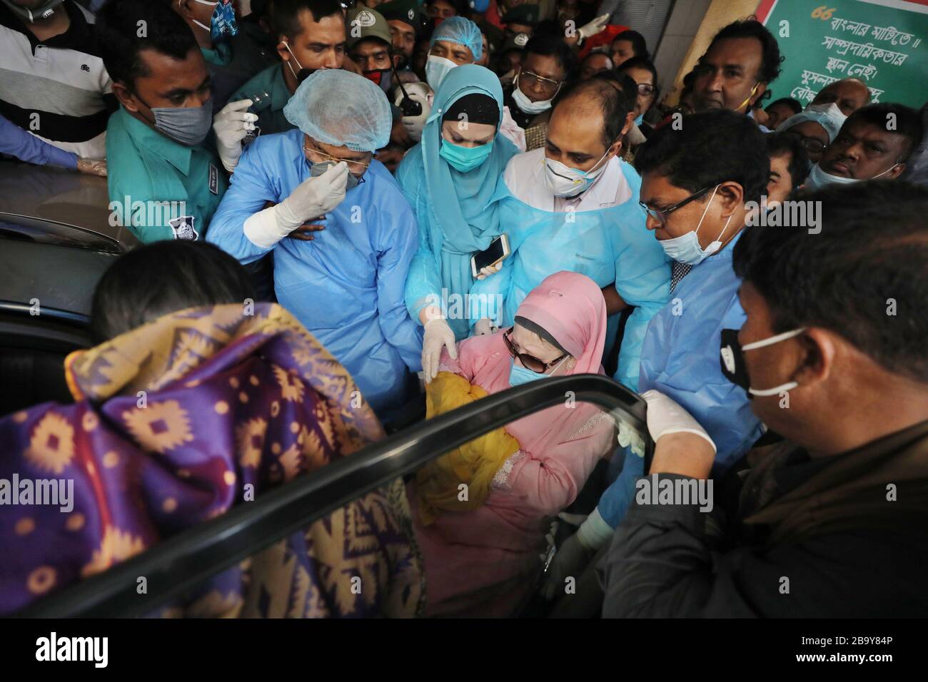 (200325) -- DHAKA, March 25, 2020 (Xinhua) -- Bangladeshi ex-Prime Minister Khaleda Zia in pink clothes leaves the Bangabandhu Sheikh Mujib Medical University (BSMMU) in Dhaka, Bangladesh, March 25, 2020. Khaleda Zia has been released from jail for six months on humanitarian grounds in light of the COVID-19 outbreak in the country.    Zia, also chairperson of Bangladesh Nationalist Party (BNP), at around 4:15 p.m. local time on Wednesday, came out of Bangabandhu Sheikh Mujib Medical University (BSMMU) in capital Dhaka, where she was being treated.     In April 2018, Zia was shifted to the BSMM Stock Photo