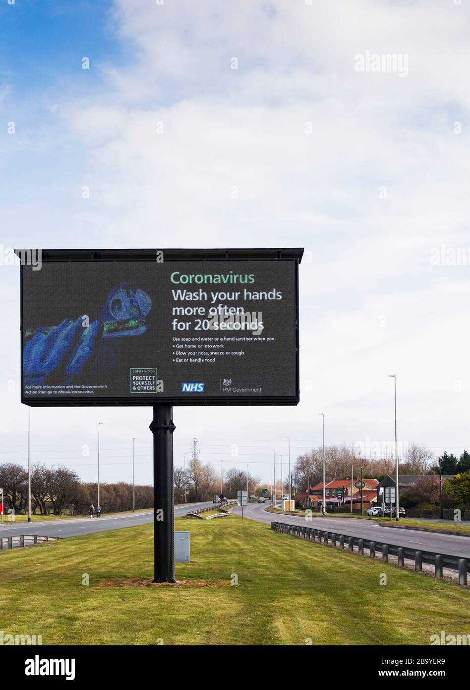Gateshead, South Tyneside, UK. Road sign reminding UK citizens to handwash. 22nd March 2020 Stock Photo