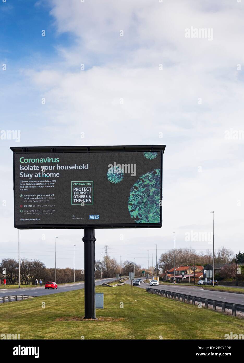 Gateshead, South Tyneside, UK. Road sign reminding UK citizens to isolate to prevent spread of corvid-19. 22nd March 2020 Stock Photo