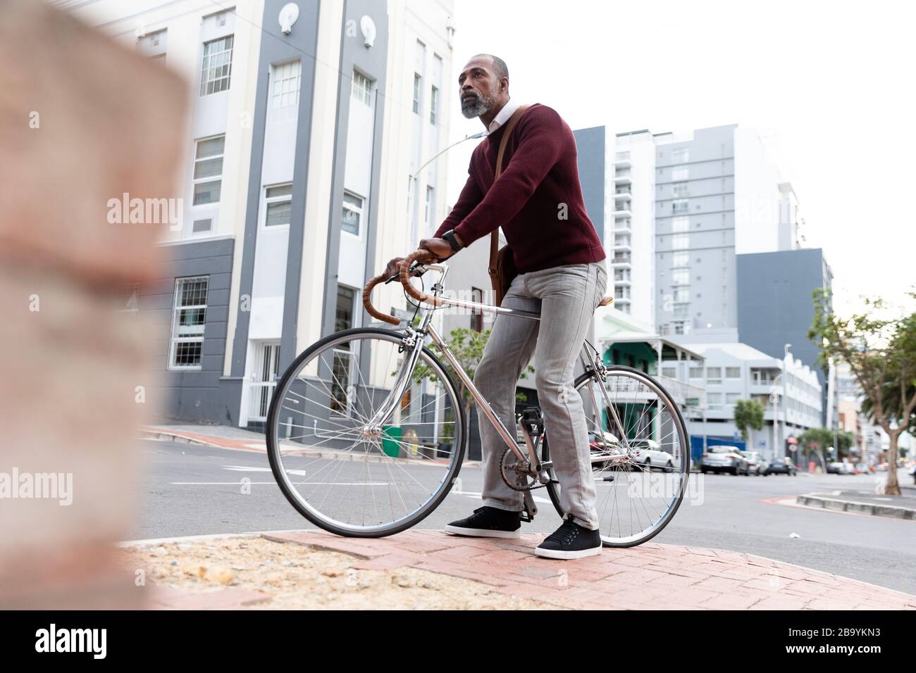 African sitting street hi-res stock photography and images - Alamy