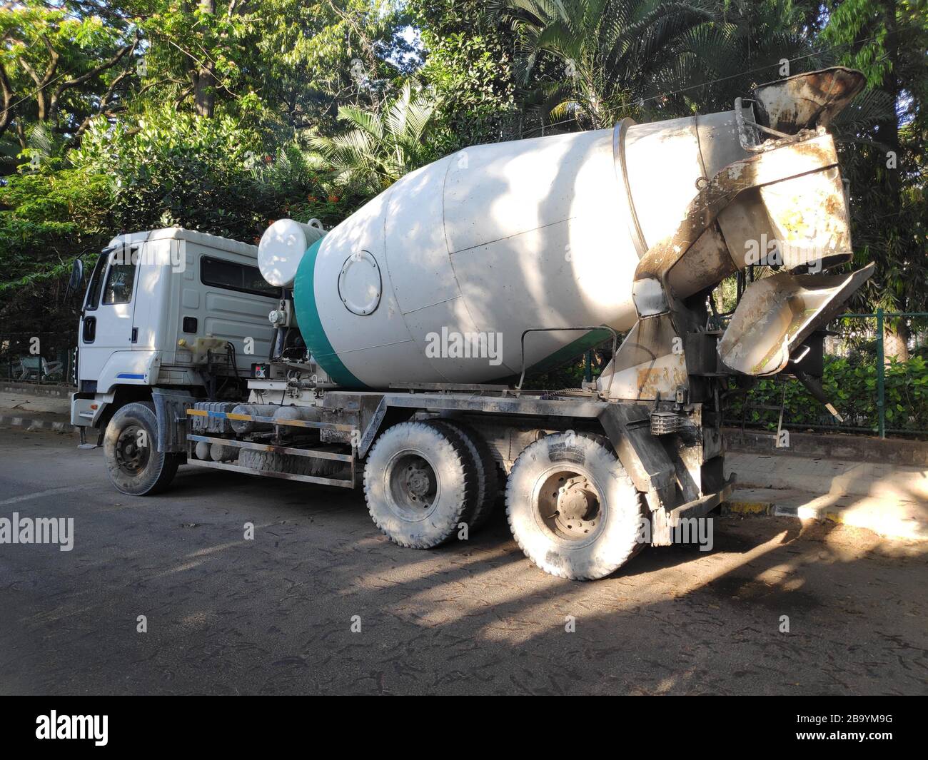 Concrete mixer pouring hires stock photography and images Alamy