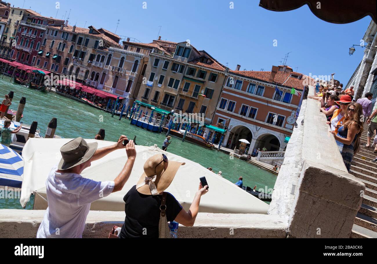 Ponte di Rialto bridge,San Polo, Venice, Veneto, Italy, Europe Stock Photo