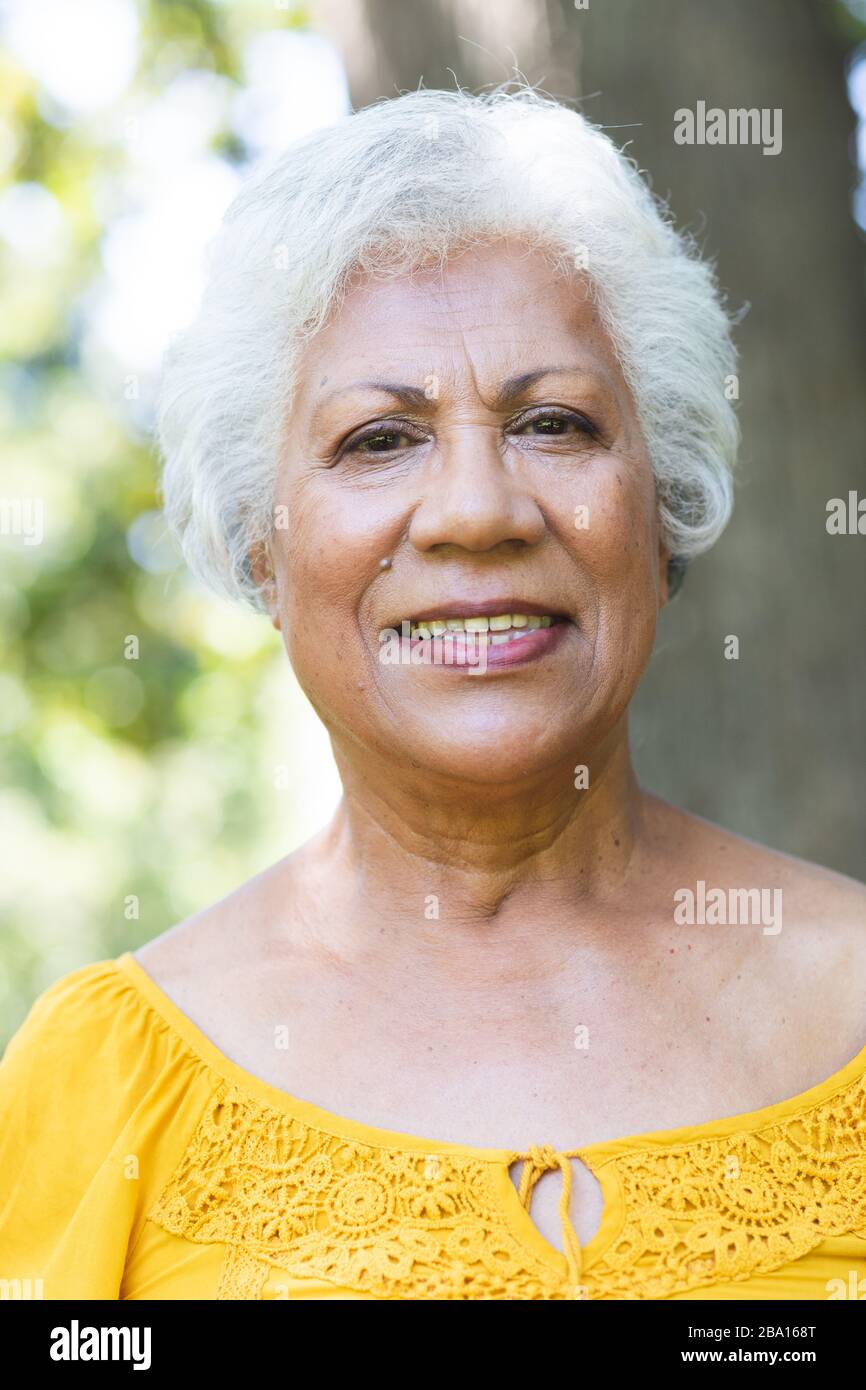 African american elderly woman hi-res stock photography and images - Alamy