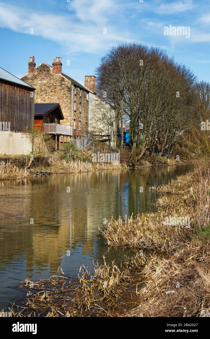 UK,South Yorkshire,Houses next to Elsecar Canal Stock Photo