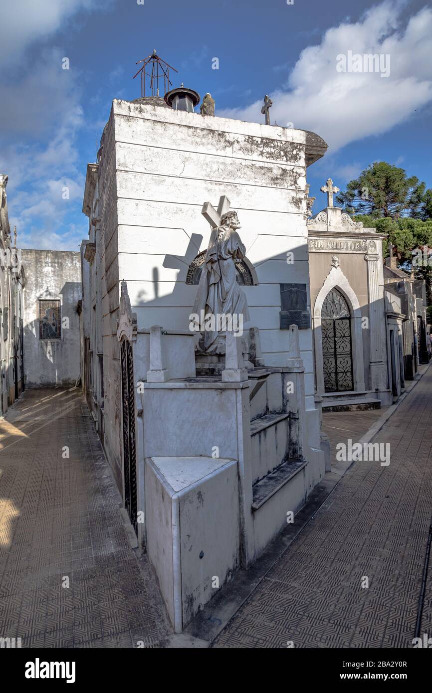 Cemetery graveyard vault hires stock photography and images Alamy