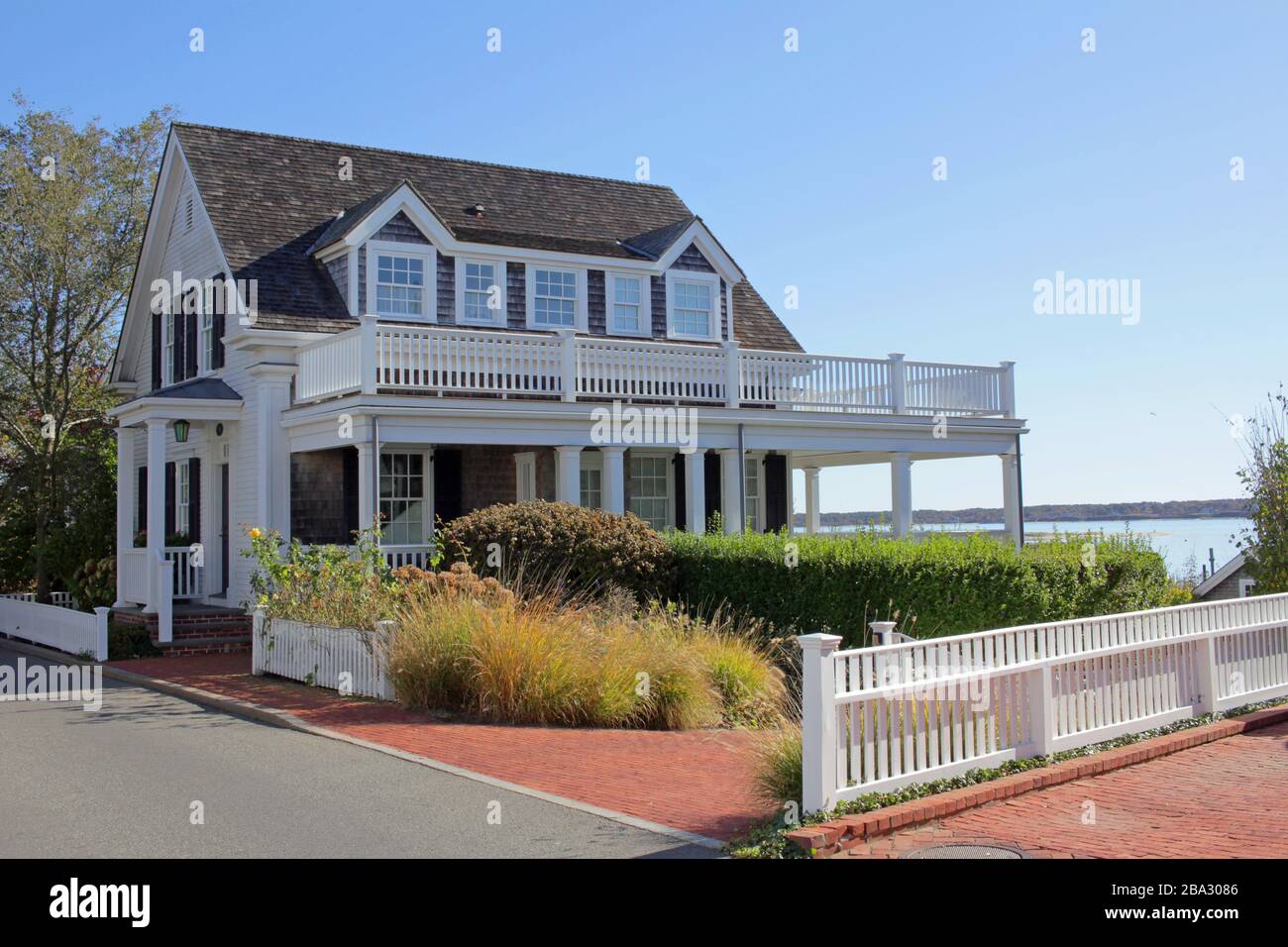 Home along N Water St, Edgartown, Martha’s Vineyard, Massachusetts, USA Stock Photo