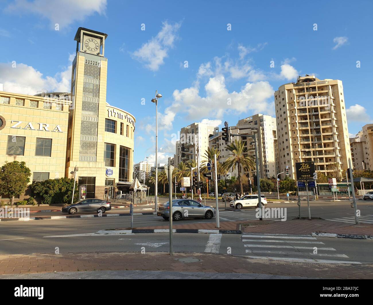 Canyon shopping mall hi-res stock photography and images - Alamy